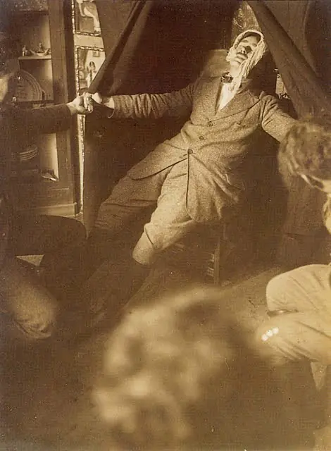 Fotos Viejas De Sesiones de Espiritismo