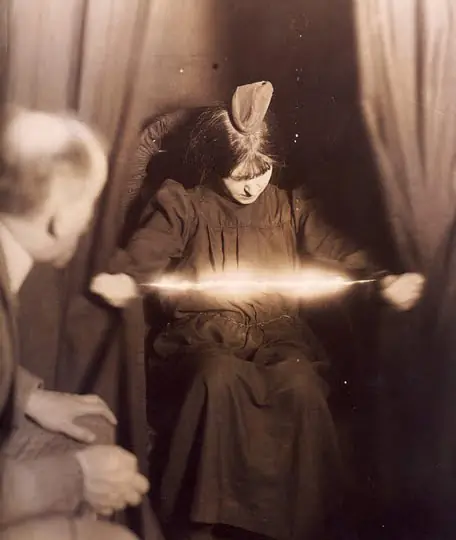 Fotos Viejas De Sesiones de Espiritismo