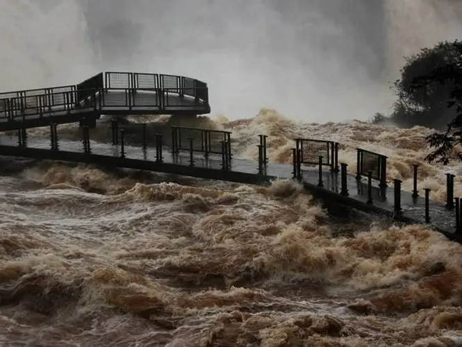 causa de las crecidas en cataratas