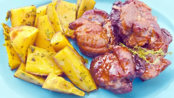 Bondiola a la pimienta con batatas