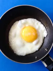 Cómo hacer un huevo frito