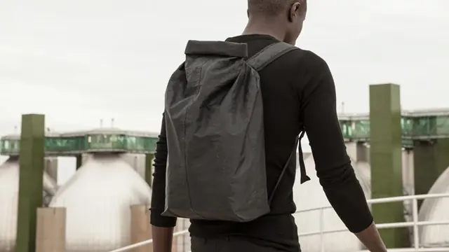 Esta mochila pesa 237 gramos y es 10 veces