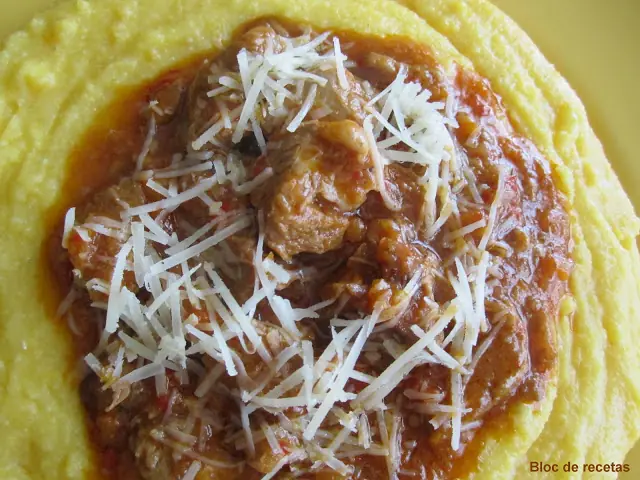 Polenta con tuco / sintoma de invierno