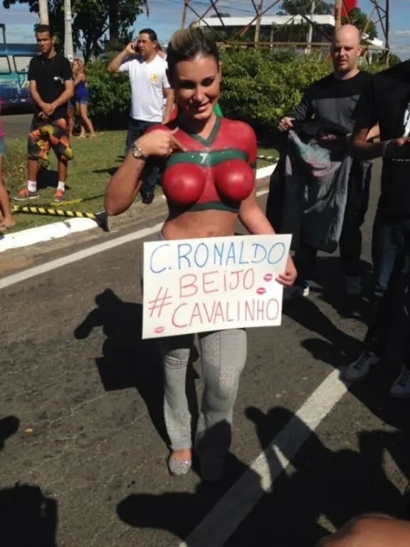 Andressa Urach le da su "bienvenida" a Cristiano Ronaldo