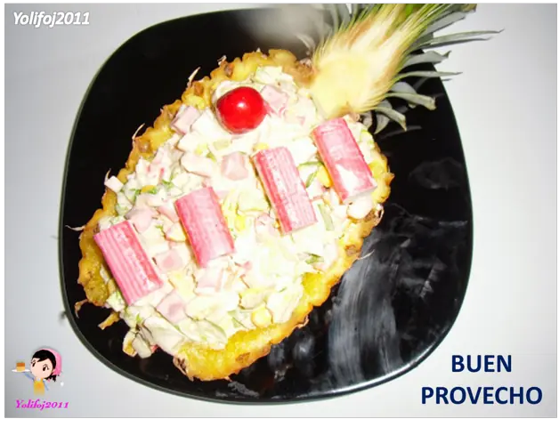 Piña rellena de marisco