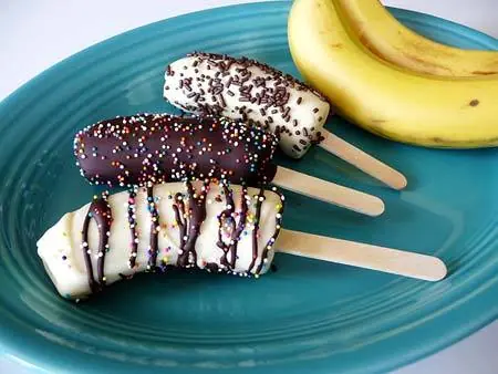 Bananas banadas en chocolate