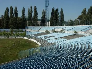 tehelne pole