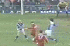 Fútbol juego de "machos" (imágenes fuertes)
