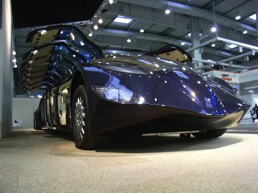 Super autobús de lujo en Dubai parece un coche deportivo gi