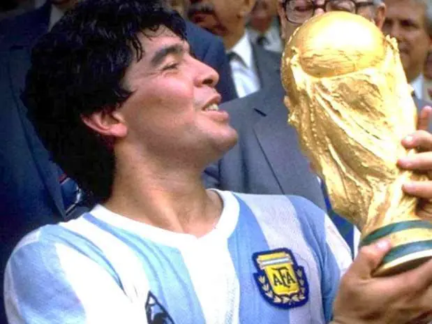 Maradona le responde a la FIFA con una carta
