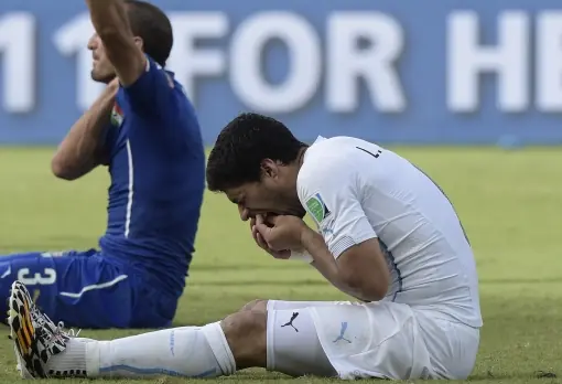 Que es mas probable? Ser mordido por Suarez o un Tiburón ?