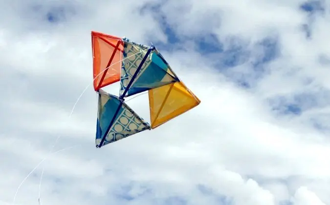 Original cometa tetraédrica