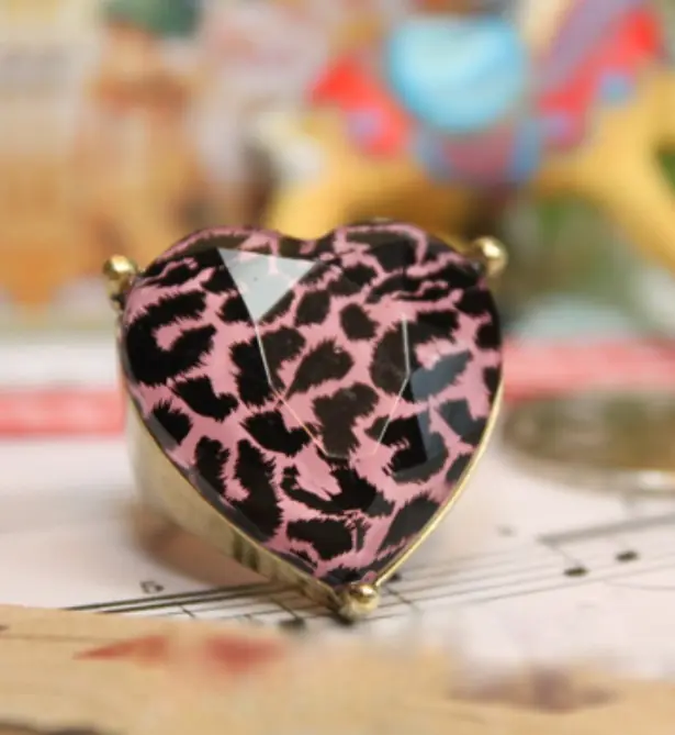 Anillos de mujer, la moda en tus dedos con cual te quedas