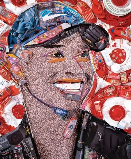 Mosaicos de famosos con materiales de lo más diversos