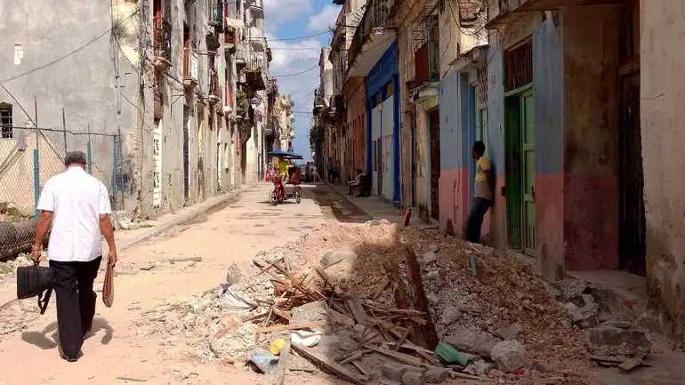 Un Cubano te muestra la miseria de la isla.