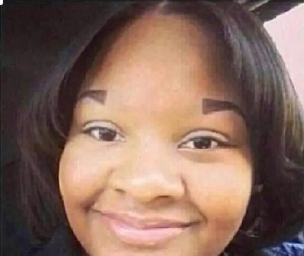 42 personas con cejas increíbles.