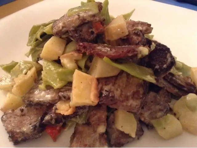 Ensalada de Sobras de Tapa de Asado Ahumada y Chauchas