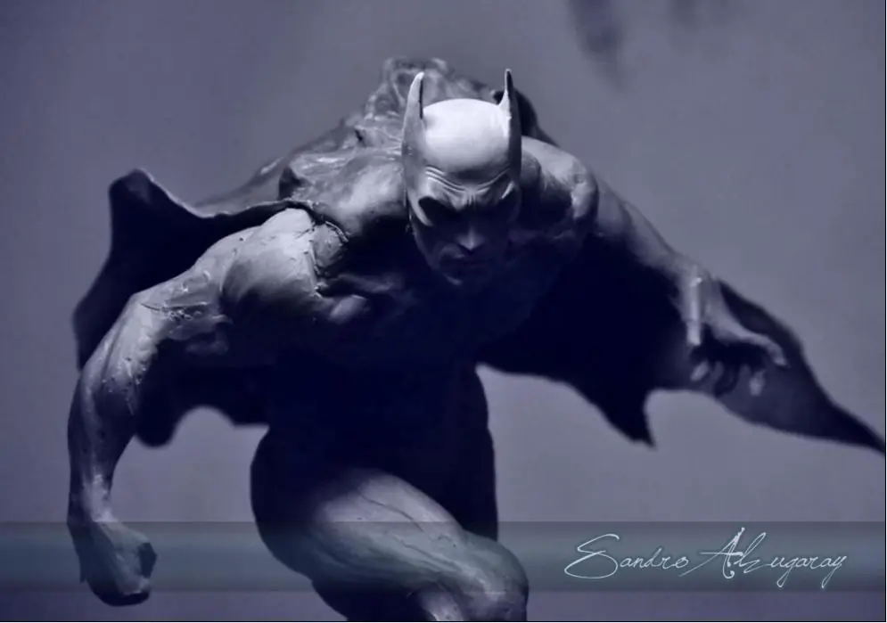 Escultura de Batman por Sandro Alzugaray