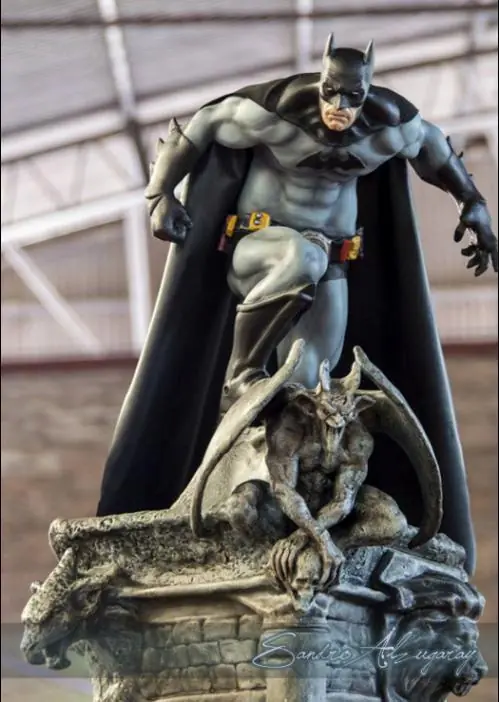 Escultura de Batman por Sandro Alzugaray