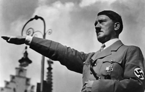 Hitler y la base filosófica del Nazismo