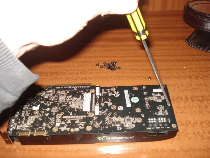 Arreglá tu VGA con un horno!!! {100%Real}{ver. Censurada}