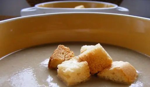 Sopa de crema con cubitos tostados..... fácil y rápido!!