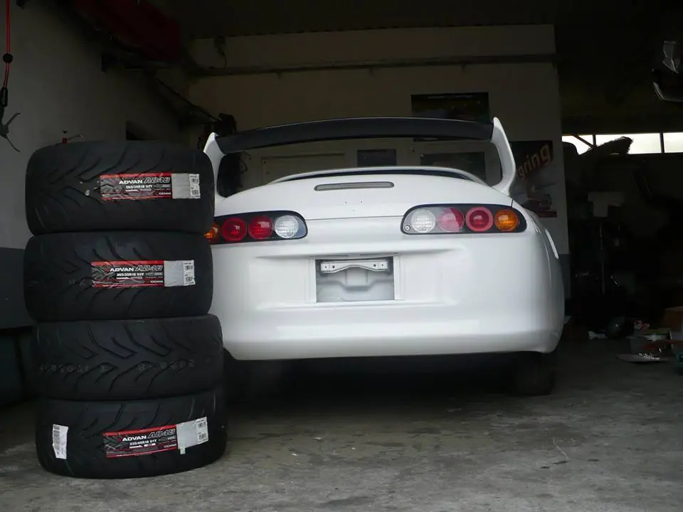 nissan skyline y toyota supra (imagenes)
