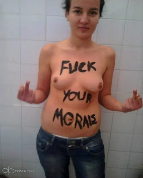 Amina Tyler protesta desnuda! condenada a muerte!