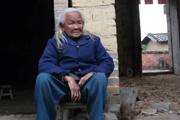 Anciana sale de su ataud 6 dias despues de muerta