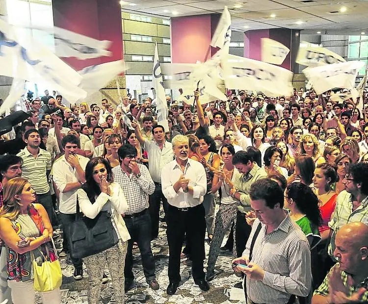 Las exigencias de "La Cámpora" a los empleados de
