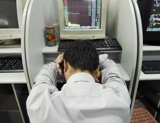 Banquero se quedó dormido y transfirió 222 millones x error