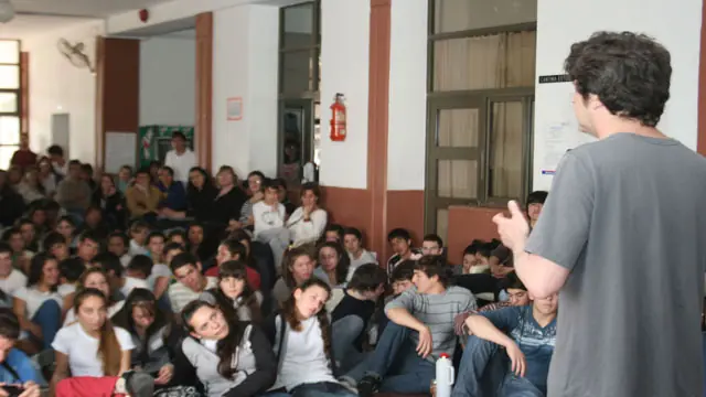Campamento científico para aprender en terreno