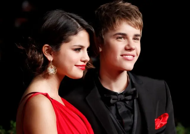 Justin Bieber y Selena Gomez desatan su pasión