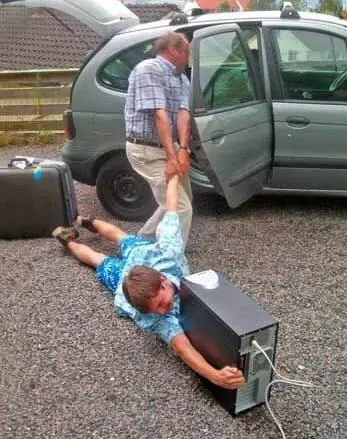 yo tambien digo voy a estudiar y terminan en la pc