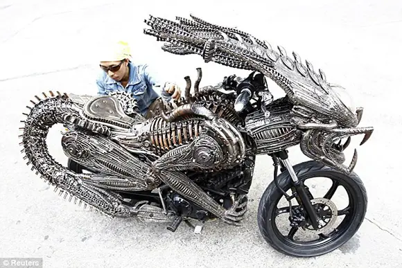 Moto aliens de pura chatarra