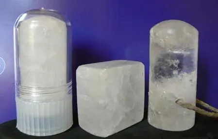 El mineral de alumbre: un desodorante natural.