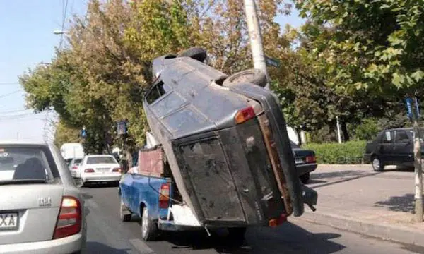 30 Tontos en coche