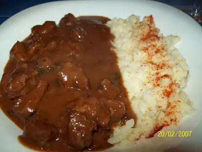 Spetzel con Goulash - Ñoquis Húngaros