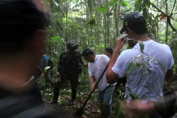 Hallan cuerpos de tres niños indígenas en fosa de las Farc