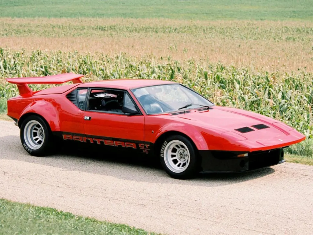 Las aventuras y desventajas del DeTomaso Pantera.