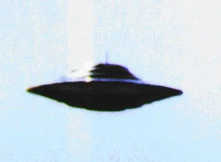 algo aparecio en el cielo y lo filme mira!!