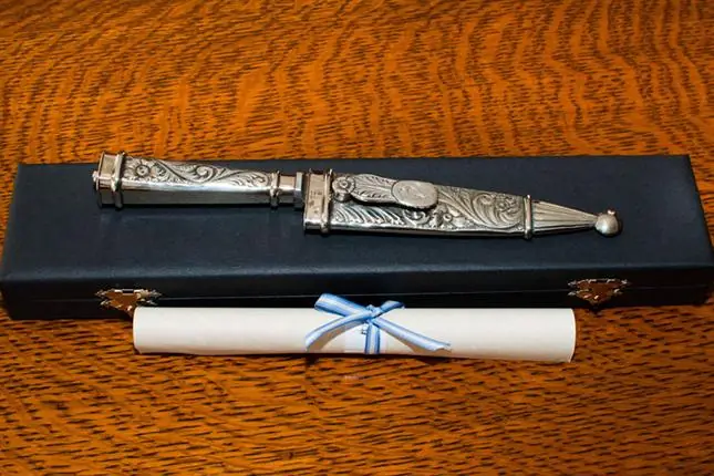 A Obama le regalan cuchillo Gaucho y el devuelve 1 dolar
