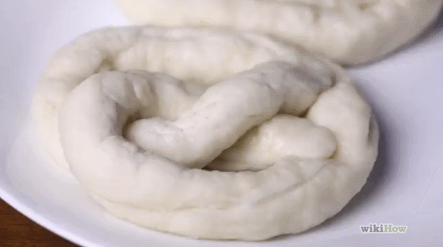 Pretzels suaves [GIF-Receta]