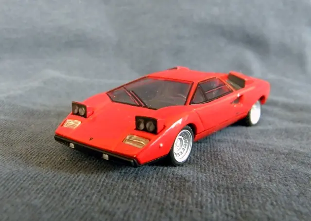 autos a escala 1/64
