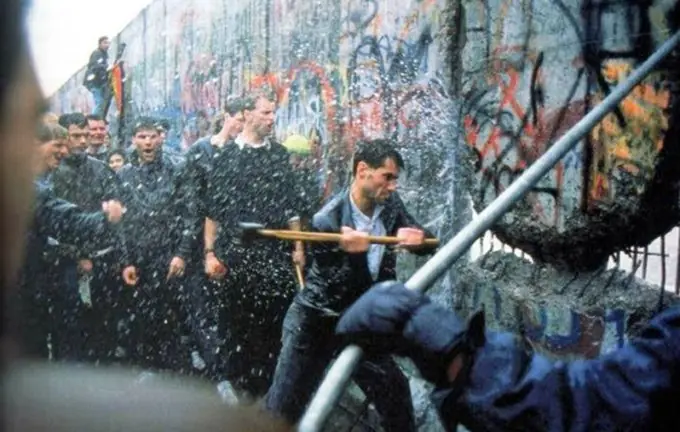 La caída del muro de Berlín y bonus