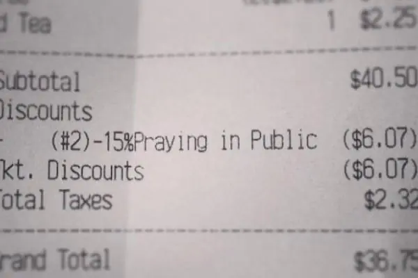Un restaurante te hace buen descuento si oras en público