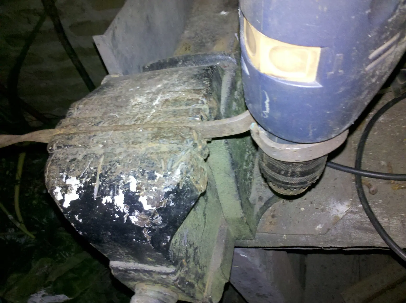 con varilla de hierro