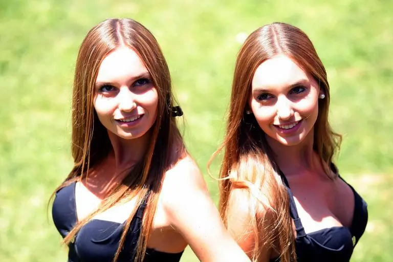 Las Chilen@s: Astrid y Annie, Gemel@s