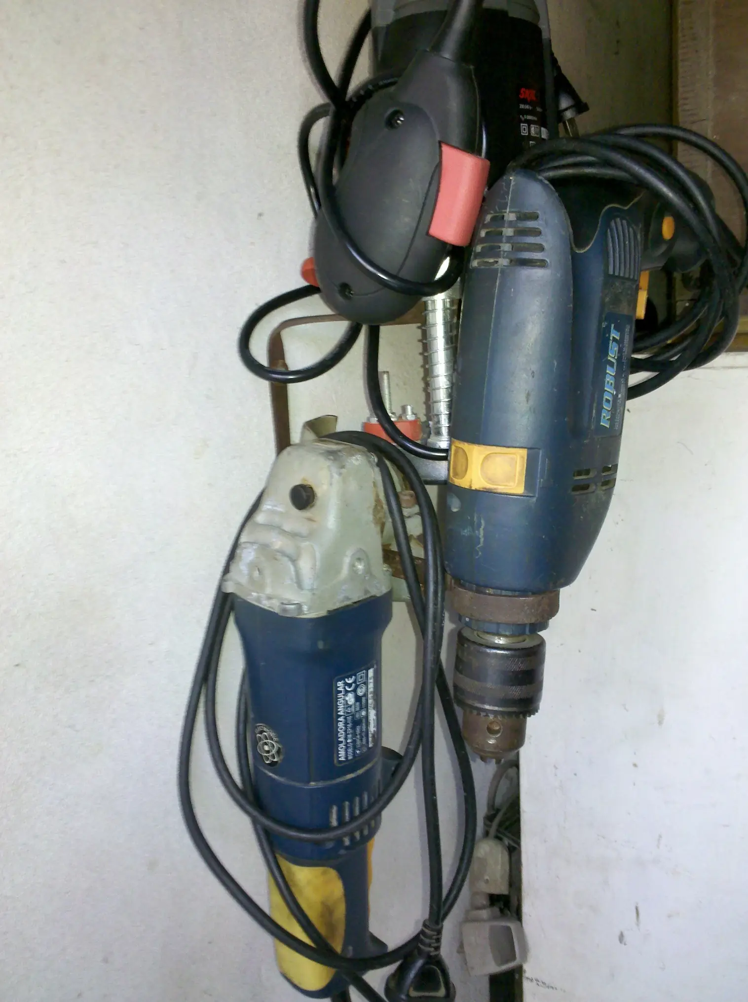 con varilla de hierro