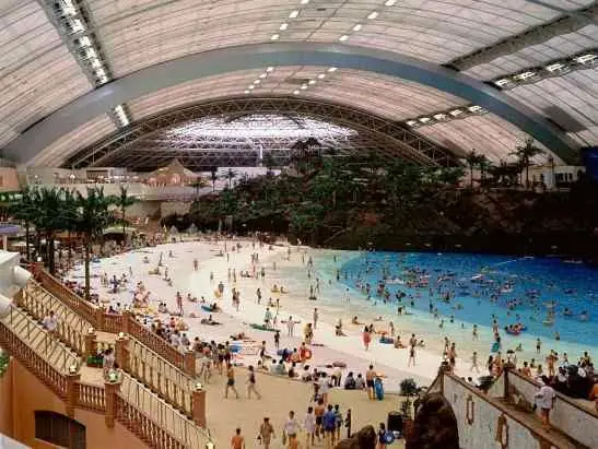Parque acuático bajo techo - Miyazaki, Japón.